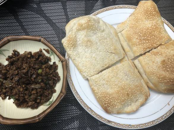 388. Pan-Fried Minced Pork Pancake with Sesame 肉鬆香麻餅